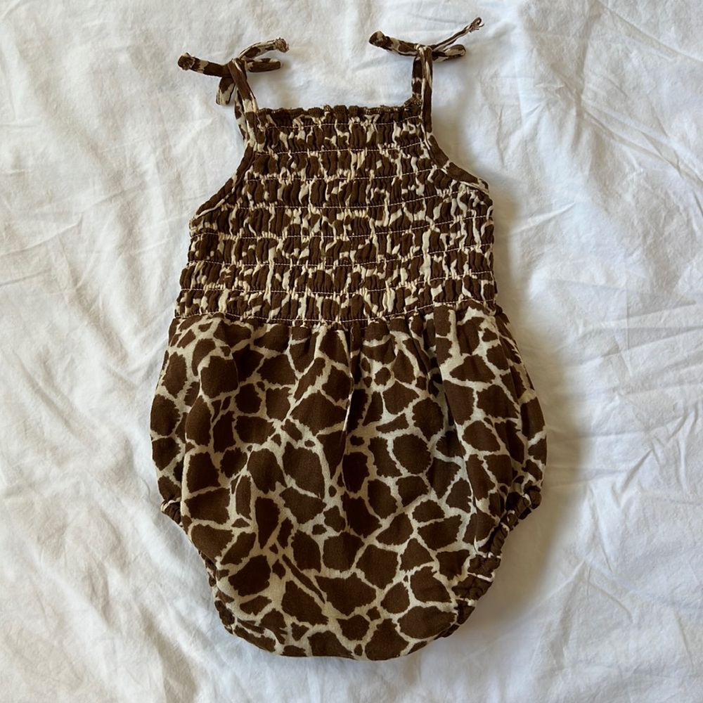 Rylee + Cru giraffe print romper 12-18M